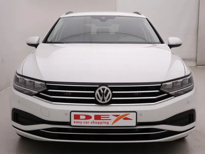 Volkswagen Passat Variant 1.5 TSi 150 DSG Variant + AppConnect + LED Lights + Alu19 Image 2