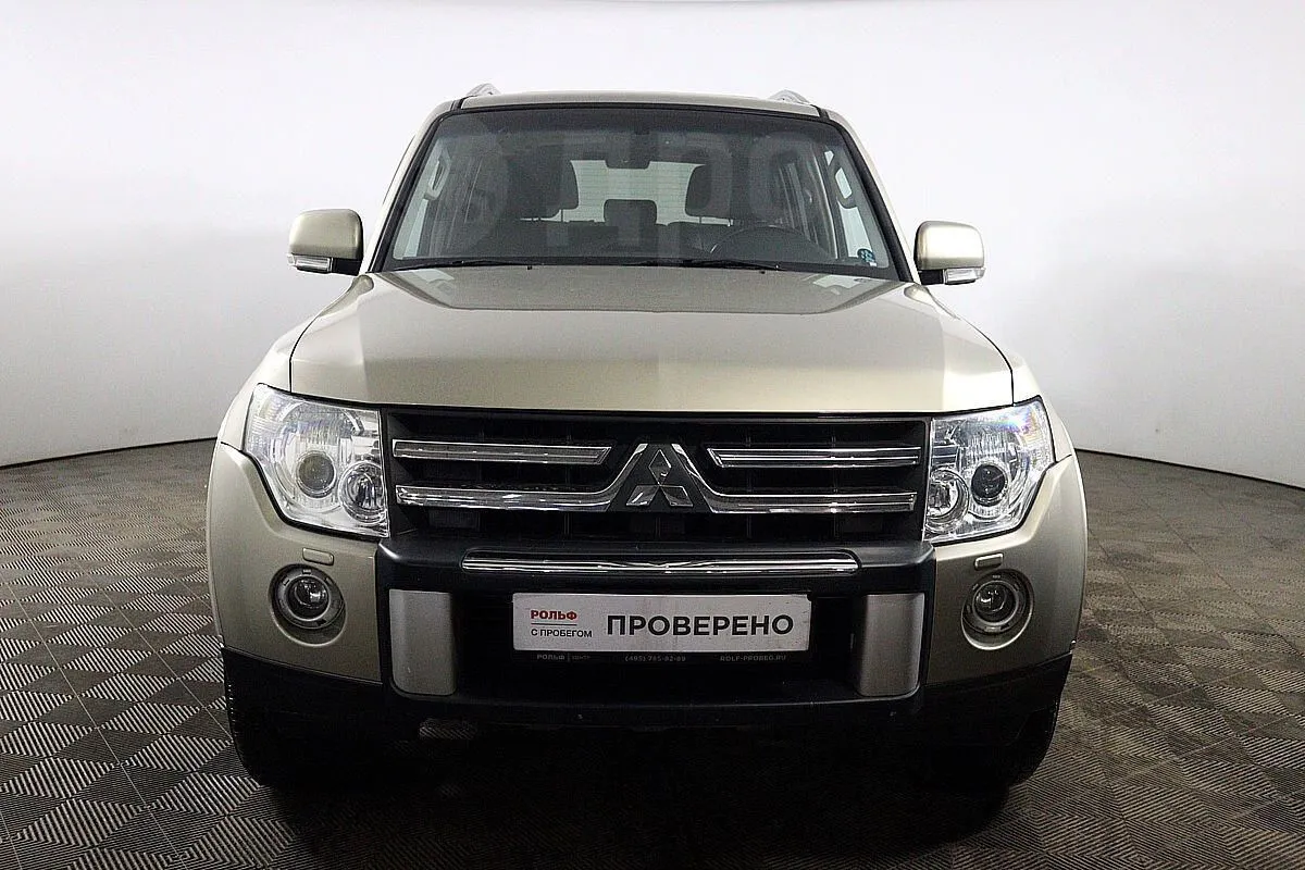 Mitsubishi Pajero Image 2